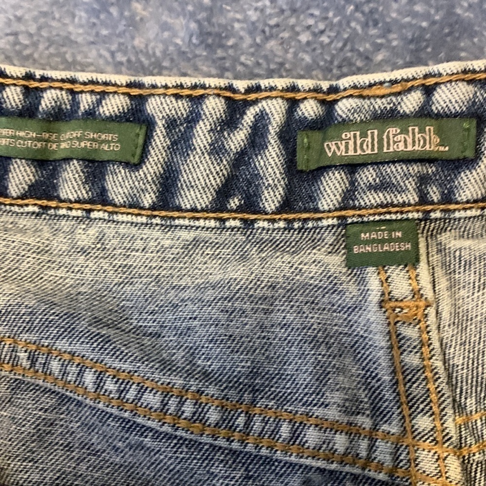 Wild Fable women’s cut-off denim shorts size 16 - Picture 3 of 4